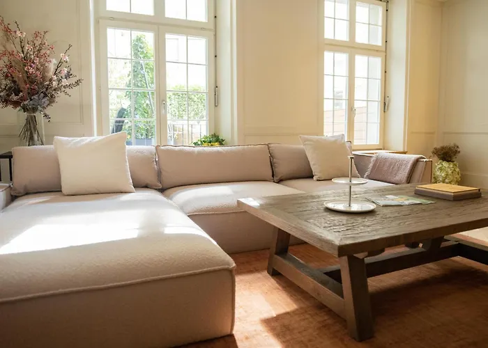 Exklusive Stadtwohnung Mit Innenhofterrasse, Pool Und Sauna