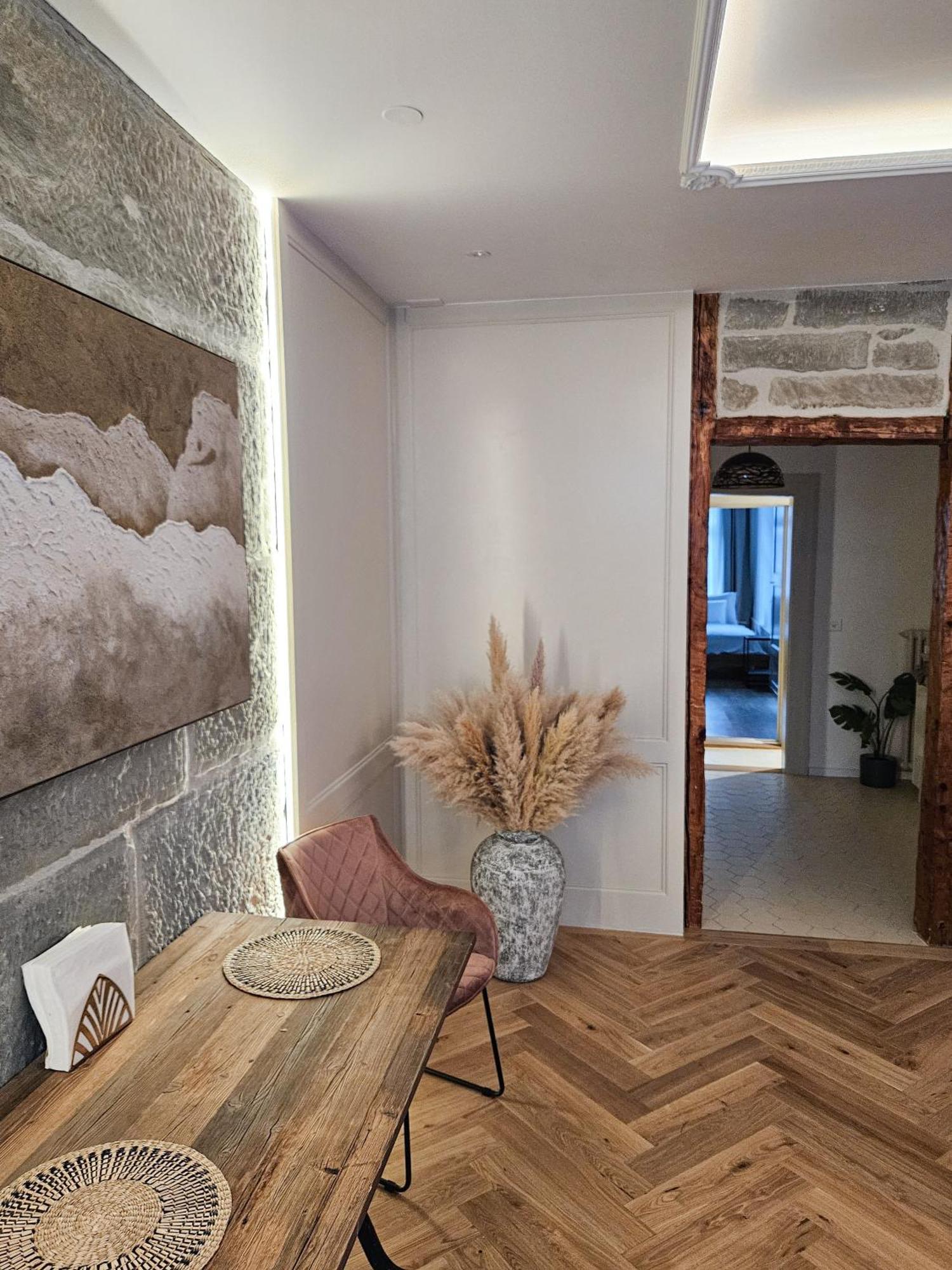 Exklusive Stadtwohnung Mit Innenhofterrasse, Pool Und Sauna अपार्टमेंट *